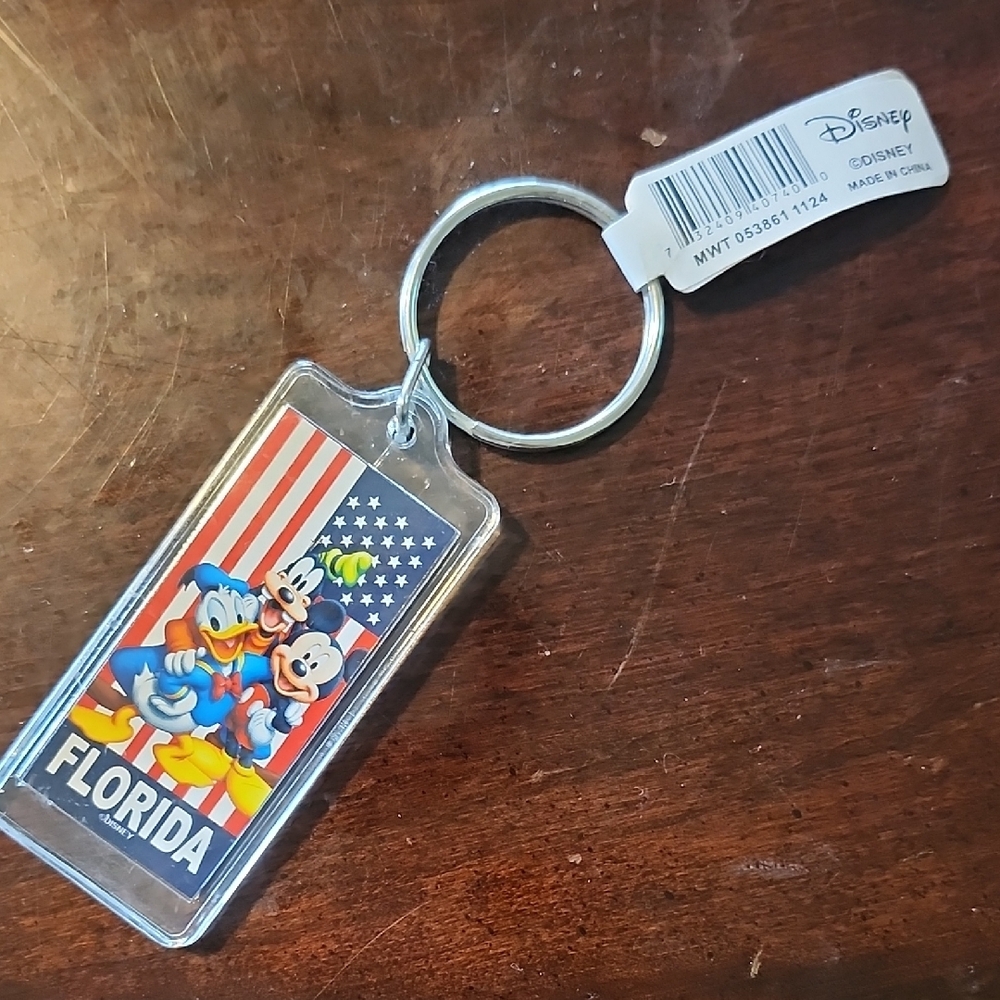 New Disney Patriotic Keychain with Mickey and Friends